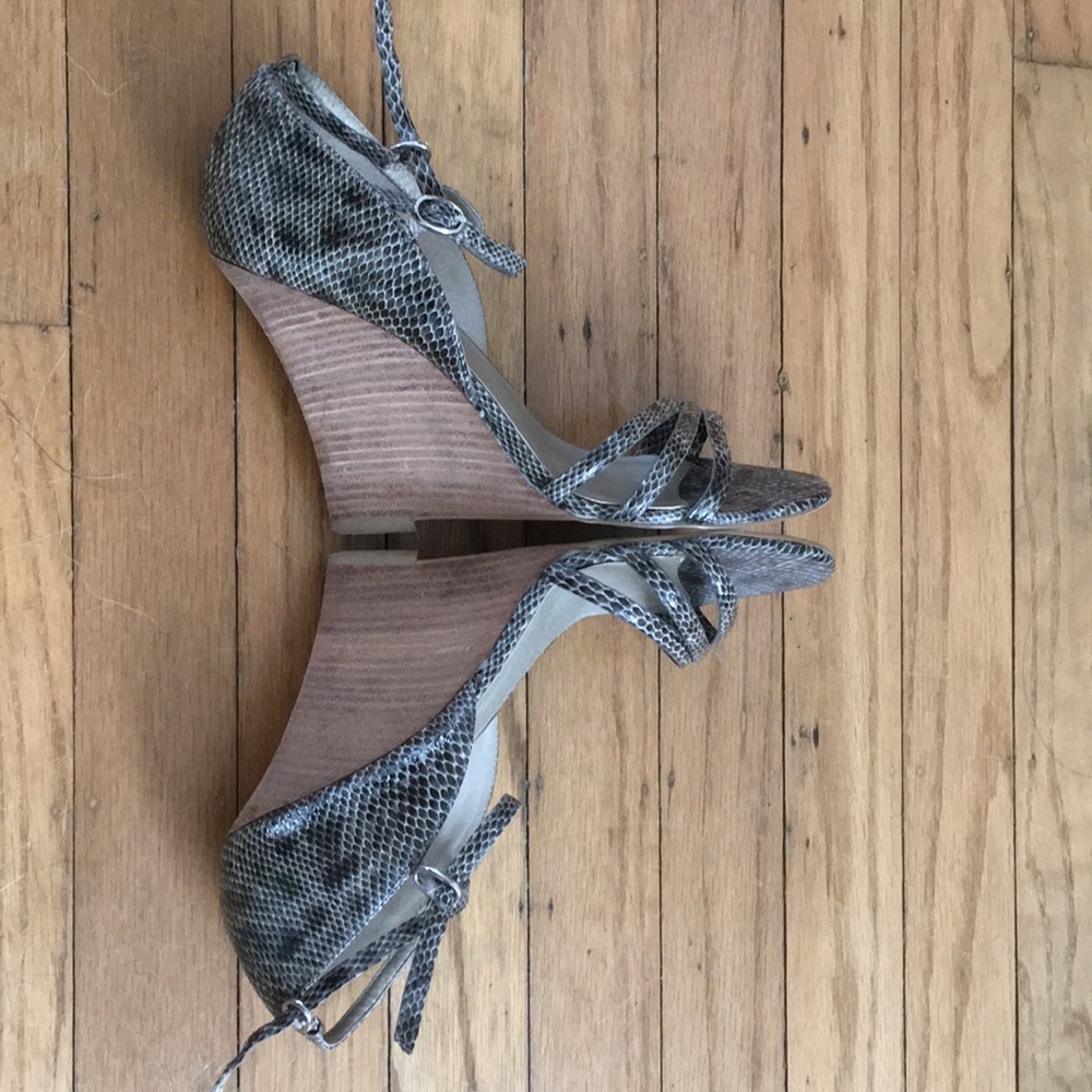 Snake embossed genuine leather sandal wedges. - Picture 3 of 3
